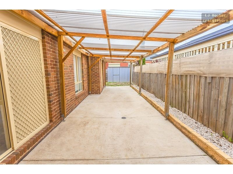 6 Stead St, Roxburgh Park VIC 3064