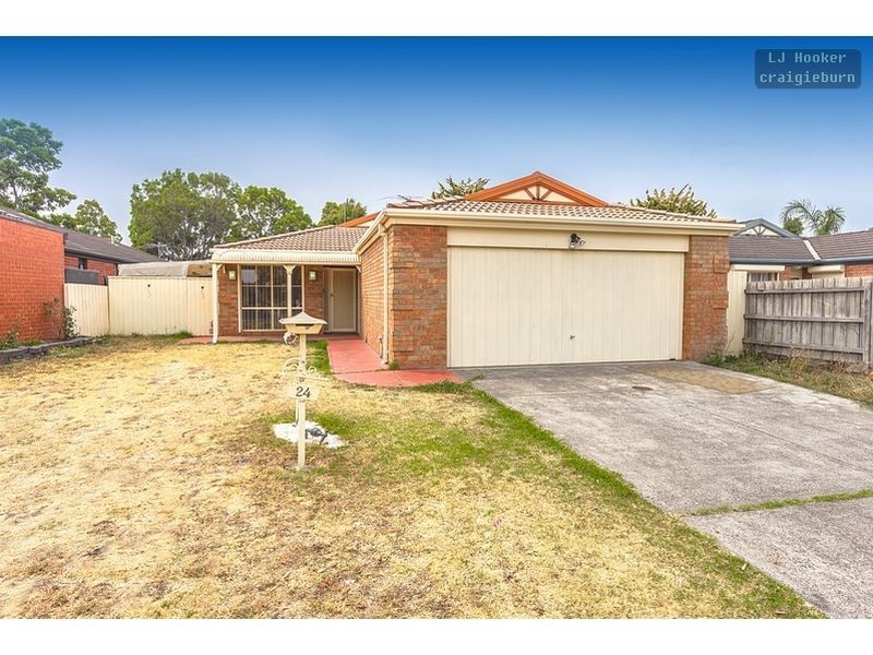 24 Edgecombe Way, Roxburgh Park VIC 3064