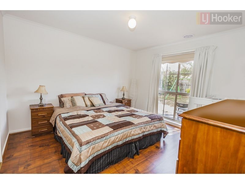 12 Baynton Crescent, Roxburgh Park VIC 3064