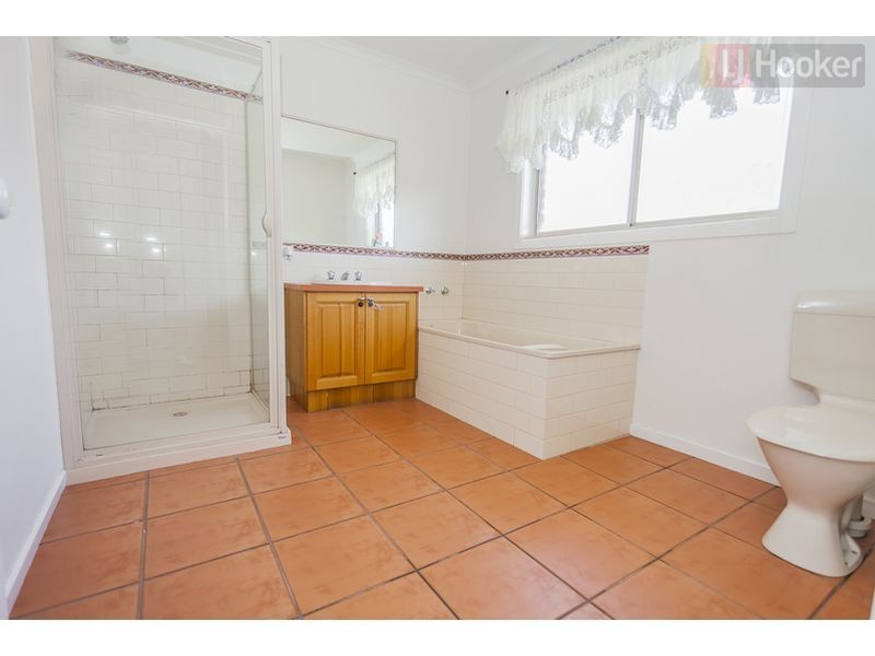 12 Baynton Crescent, Roxburgh Park VIC 3064