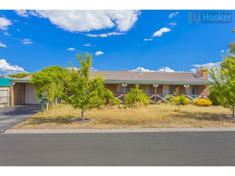 12 Baynton Crescent, Roxburgh Park VIC 3064