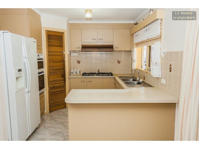 9 Care Close, Meadow Heights VIC 3048