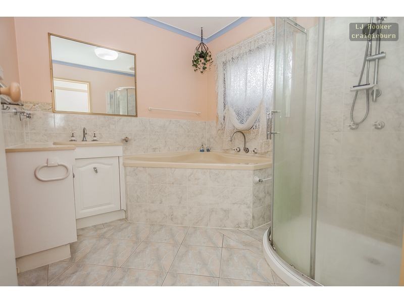 9 Care Close, Meadow Heights VIC 3048