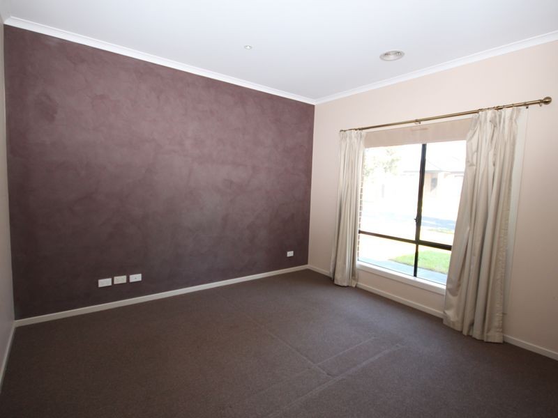 24 Paddington St, Craigieburn VIC 3064