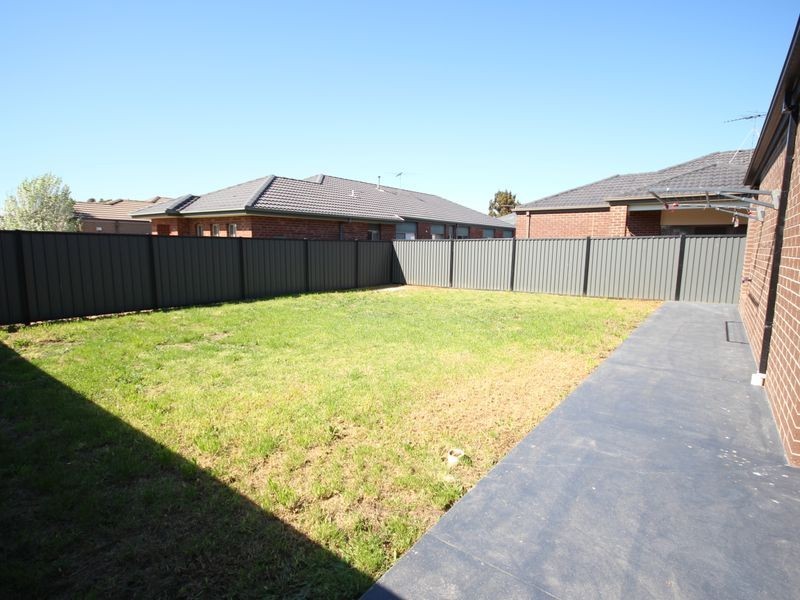 24 Paddington St, Craigieburn VIC 3064