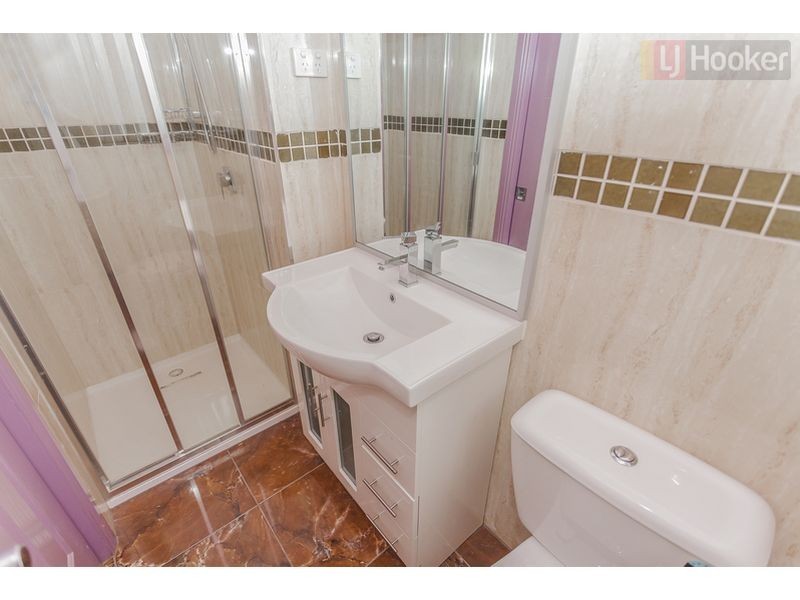 2A Beacon Hills Crescent, Craigieburn VIC 3064