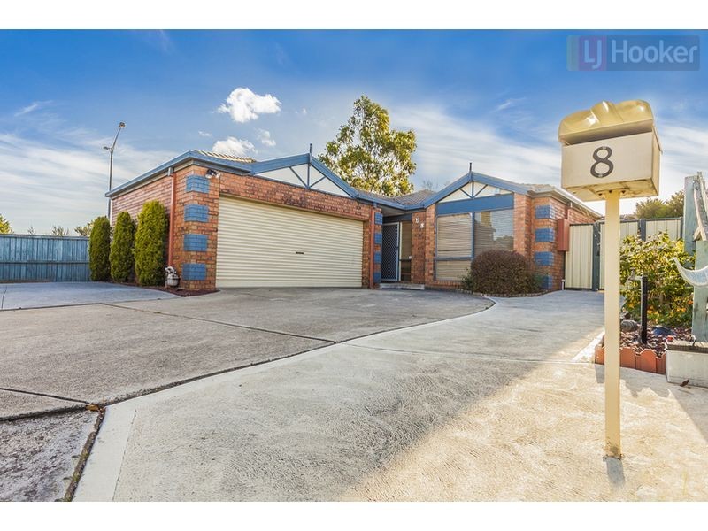 8 Woods Place, Roxburgh Park VIC 3064