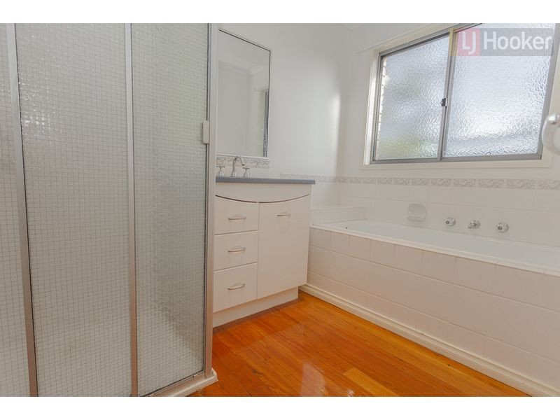 8 Woods Place, Roxburgh Park VIC 3064