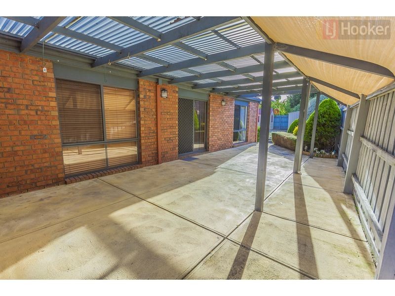 8 Woods Place, Roxburgh Park VIC 3064