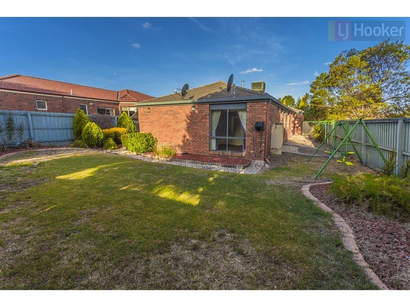 8 Woods Place, Roxburgh Park VIC 3064