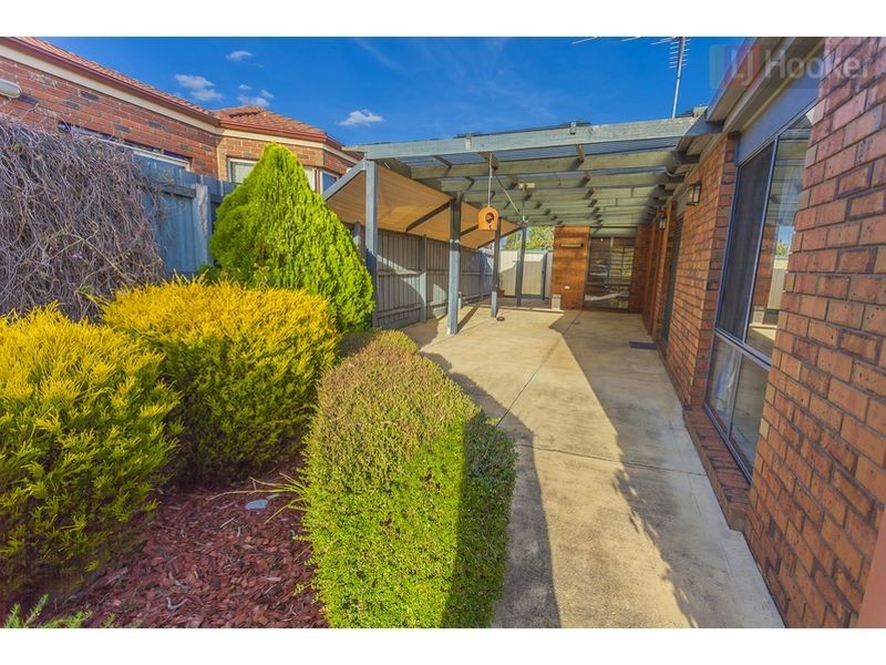 8 Woods Place, Roxburgh Park VIC 3064