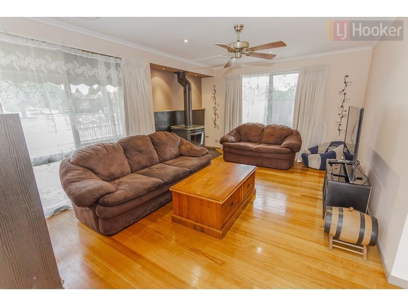 73 Bridgewater Road, Craigieburn VIC 3064