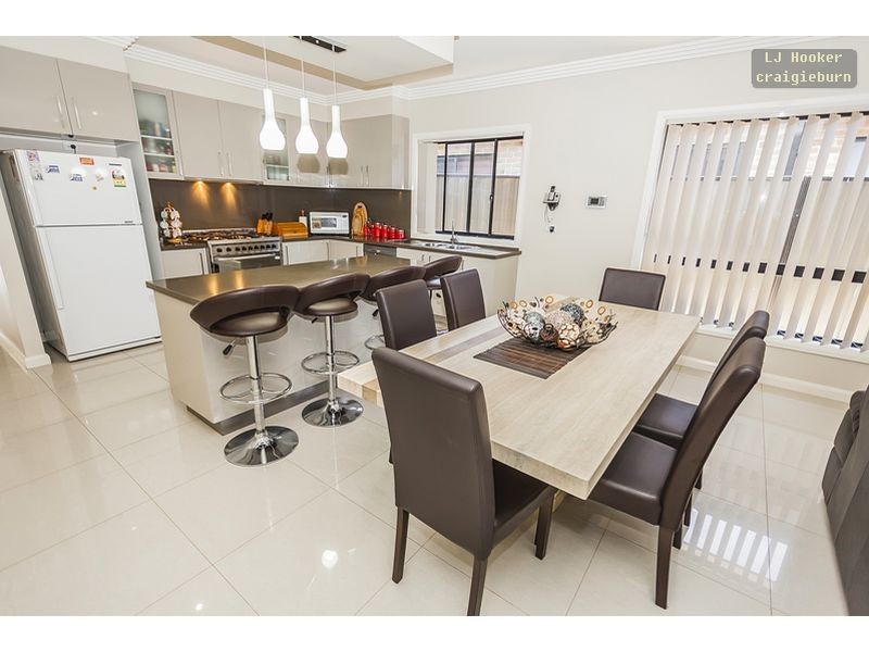 24 Westbury Parkway, Roxburgh Park VIC 3064