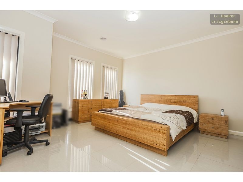 24 Westbury Parkway, Roxburgh Park VIC 3064