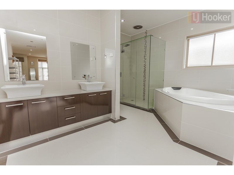 14 Taransay Way, Craigieburn VIC 3064