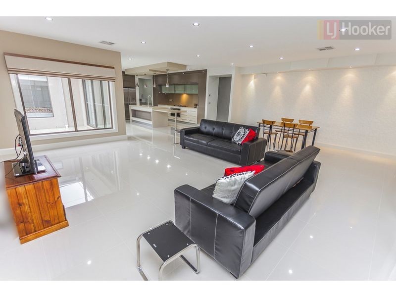 60 Biltmore Crescent, Roxburgh Park VIC 3064