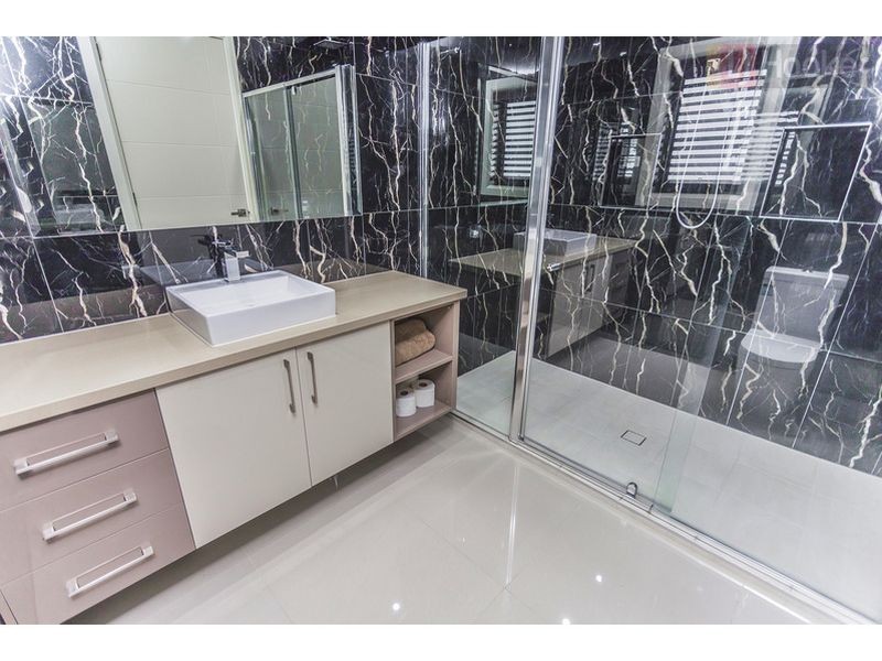 60 Biltmore Crescent, Roxburgh Park VIC 3064