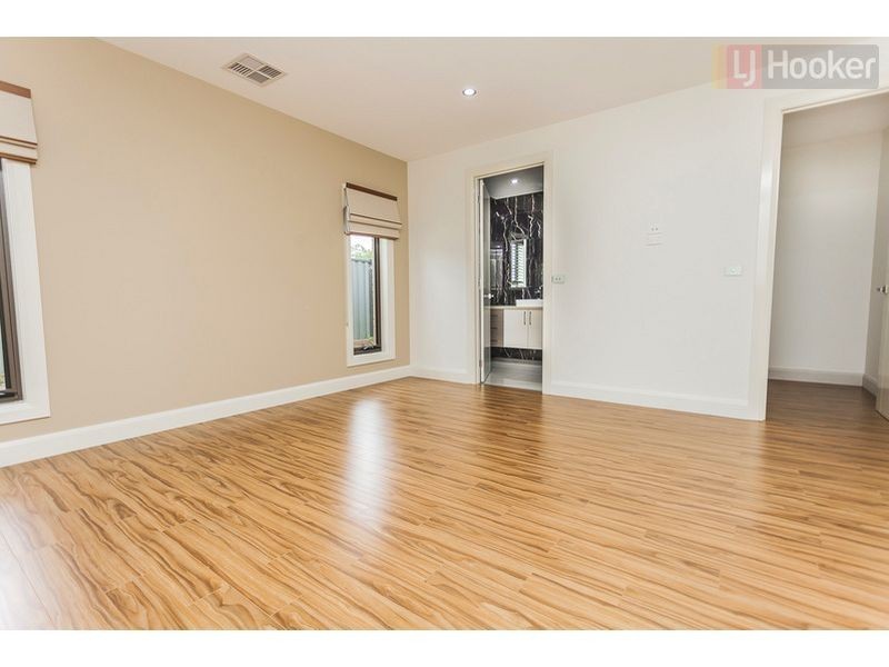 60 Biltmore Crescent, Roxburgh Park VIC 3064