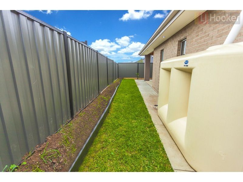 60 Biltmore Crescent, Roxburgh Park VIC 3064
