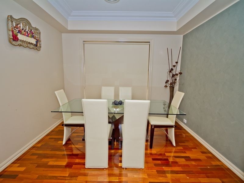 17 Santa Cruz Blvd, Roxburgh Park VIC 3064