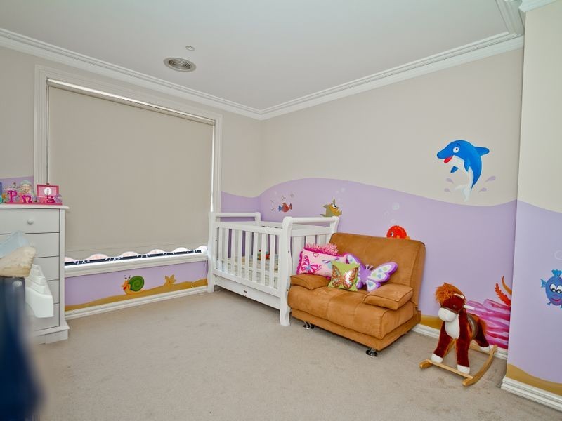 17 Santa Cruz Blvd, Roxburgh Park VIC 3064