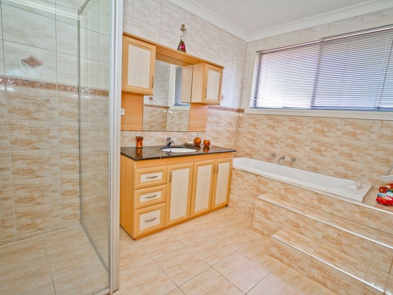 17 Santa Cruz Blvd, Roxburgh Park VIC 3064