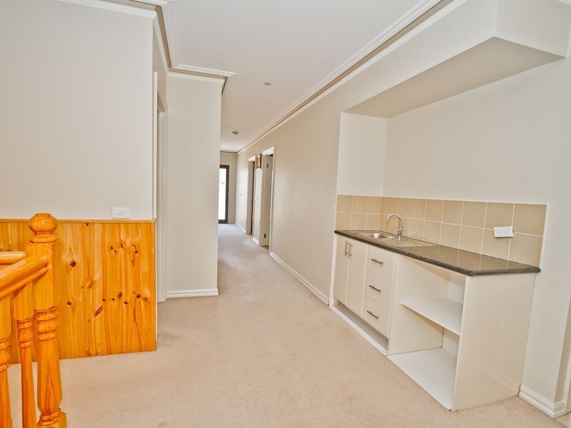 17 Santa Cruz Blvd, Roxburgh Park VIC 3064