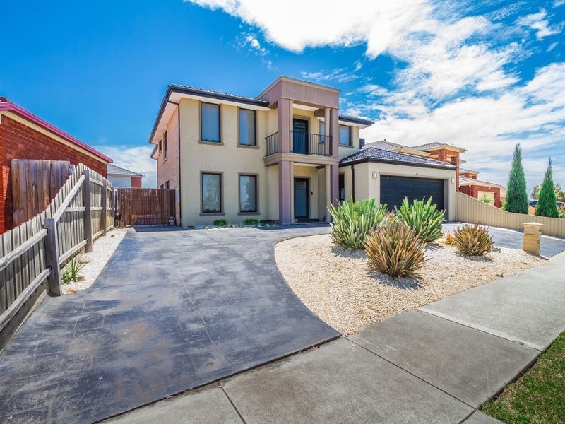 17 Santa Cruz Blvd, Roxburgh Park VIC 3064