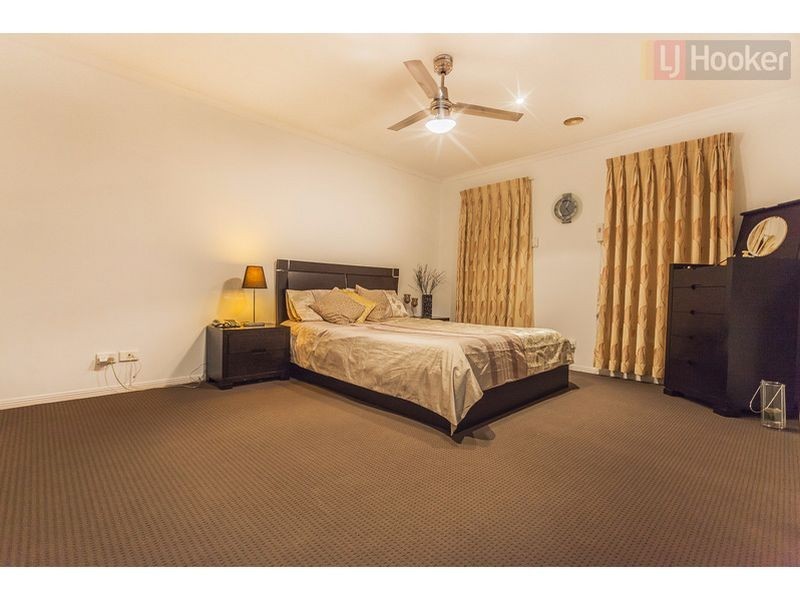 6 Volantis Crescent, Roxburgh Park VIC 3064