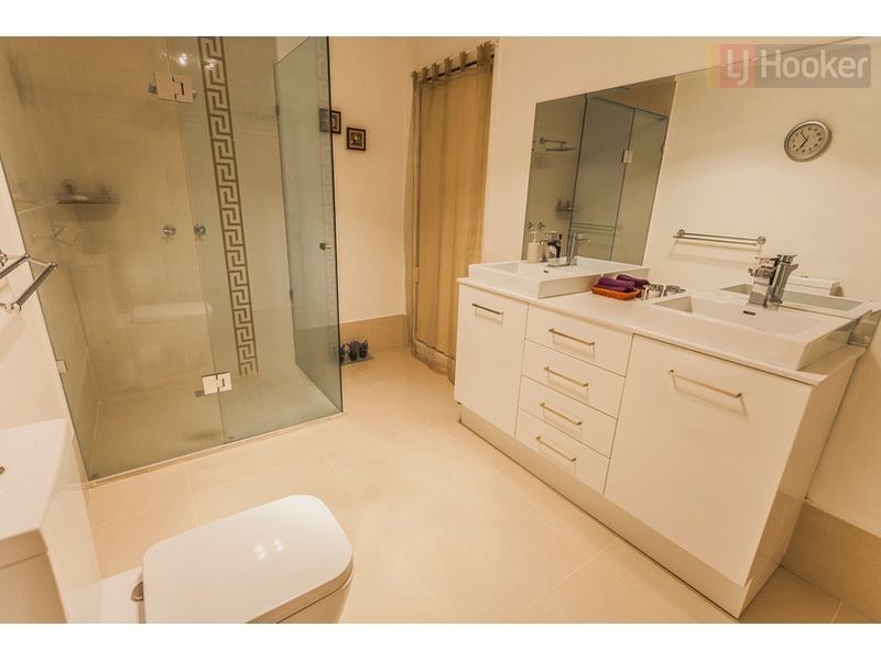 6 Volantis Crescent, Roxburgh Park VIC 3064