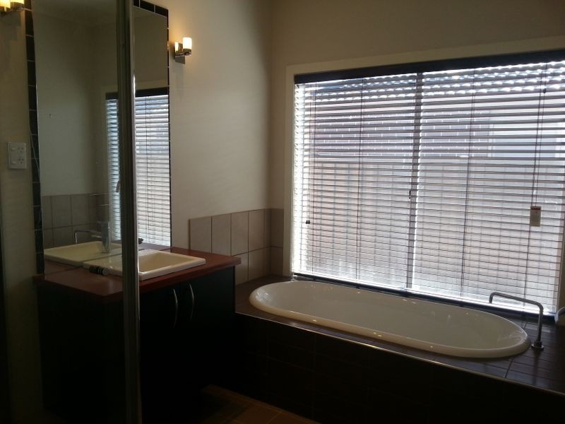 17 Girraween Cres, Craigieburn VIC 3064