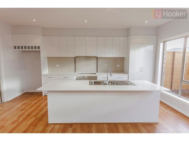 7 Dashing Rd, Craigieburn VIC 3064