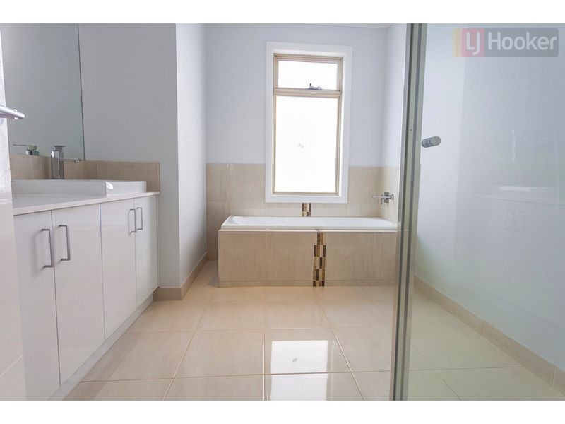 7 Dashing Rd, Craigieburn VIC 3064