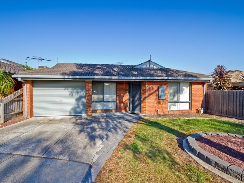 8 Landles Rise, Roxburgh Park VIC 3064