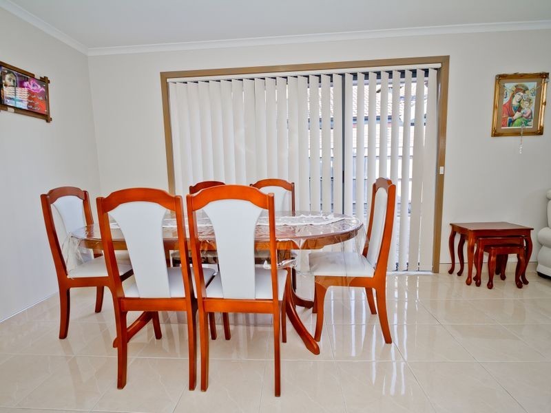 8 Landles Rise, Roxburgh Park VIC 3064