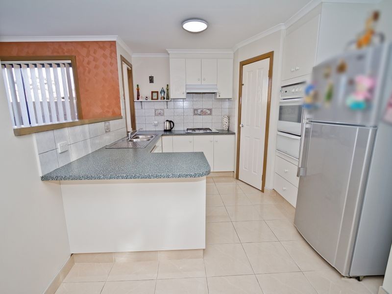 8 Landles Rise, Roxburgh Park VIC 3064