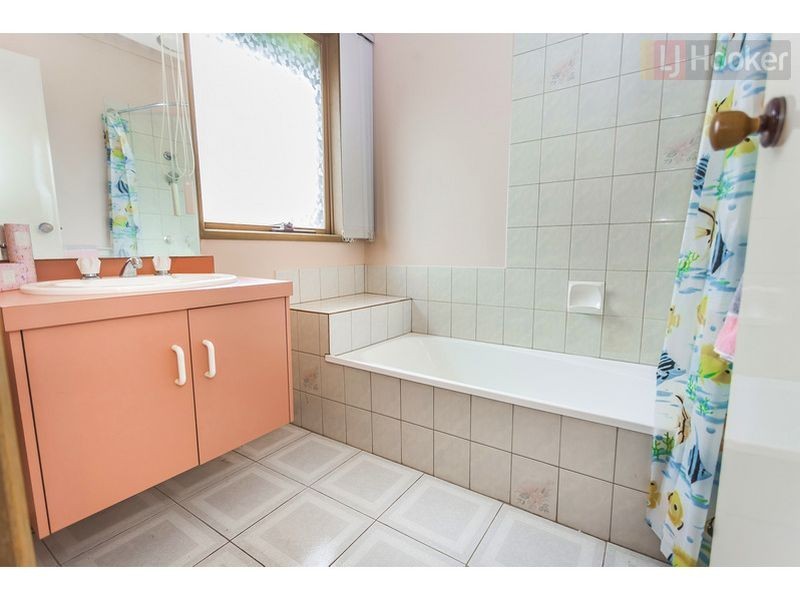 8 Cowes Street, Craigieburn VIC 3064