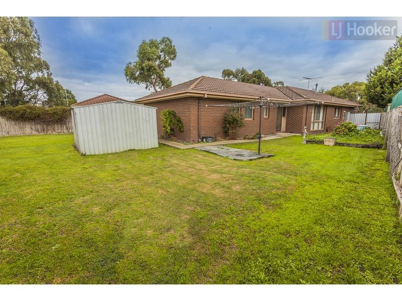 8 Cowes Street, Craigieburn VIC 3064