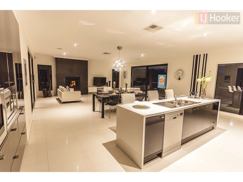 15 Cavalier Dr, Craigieburn VIC 3064