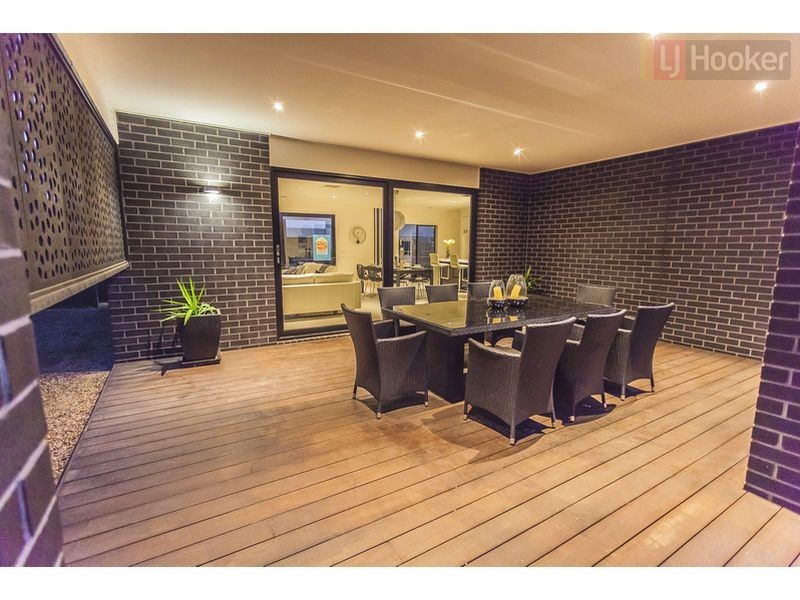 15 Cavalier Dr, Craigieburn VIC 3064