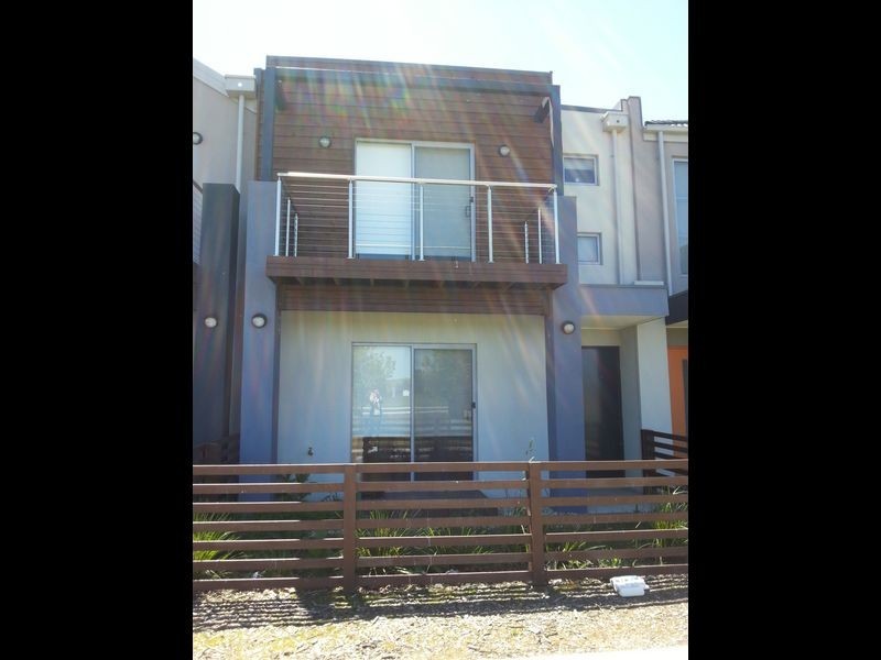 10/8 Moresby Cct, Craigieburn VIC 3064