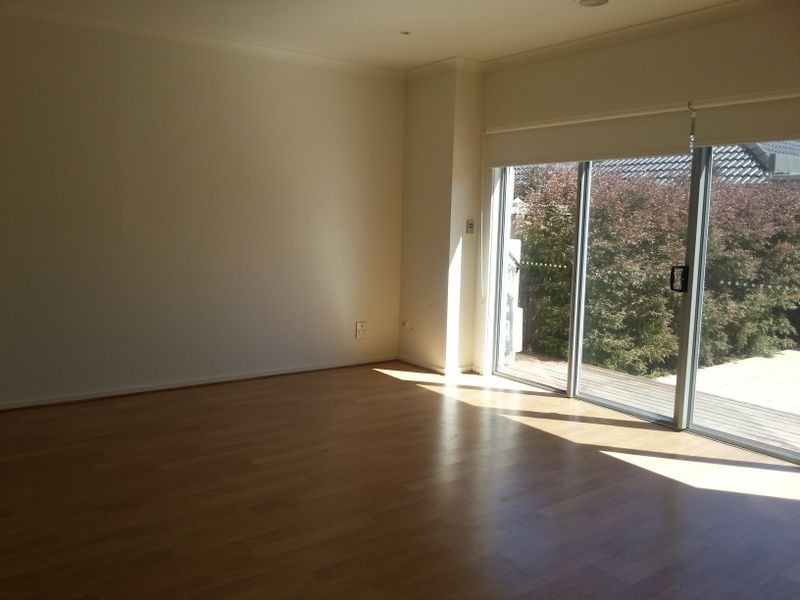 10/8 Moresby Cct, Craigieburn VIC 3064