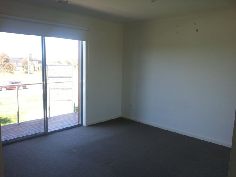 10/8 Moresby Cct, Craigieburn VIC 3064