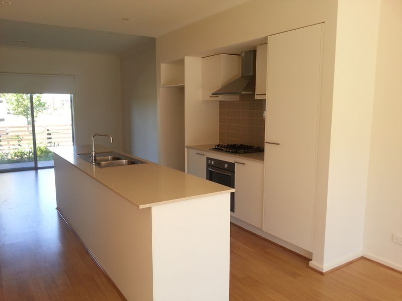 10/8 Moresby Cct, Craigieburn VIC 3064