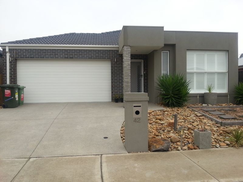 42 Mareeba Way, Craigieburn VIC 3064