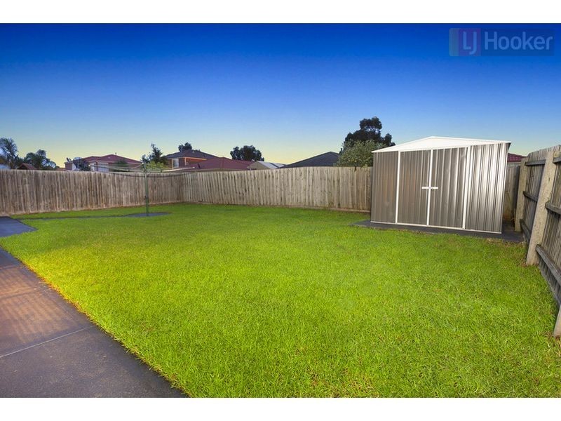 6 McGinness Ave, Roxburgh Park VIC 3064