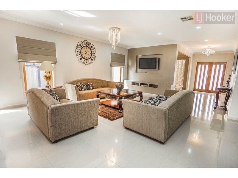 26 Biltmore Crescent, Roxburgh Park VIC 3064