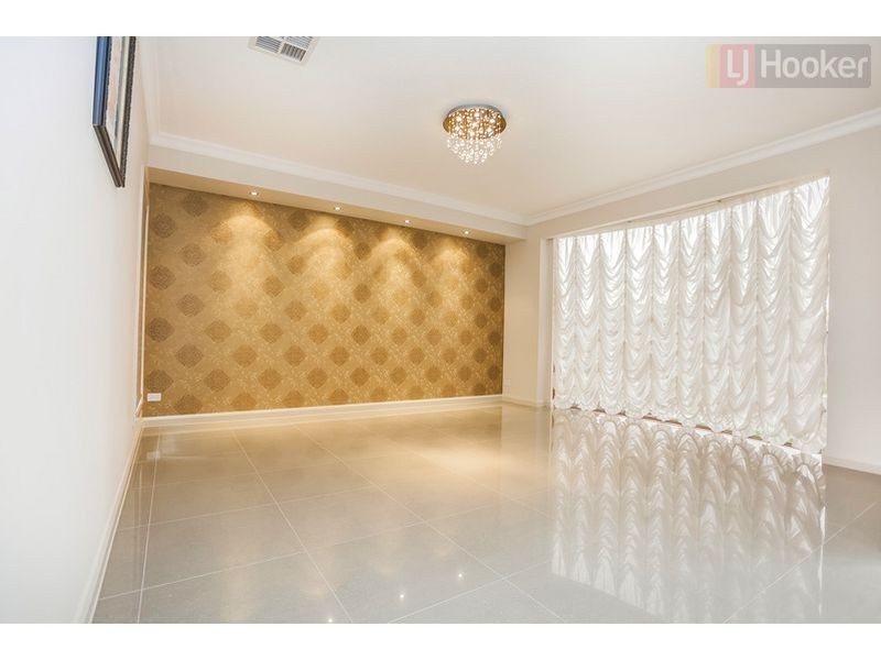 26 Biltmore Crescent, Roxburgh Park VIC 3064