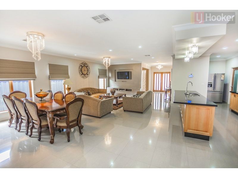 26 Biltmore Crescent, Roxburgh Park VIC 3064