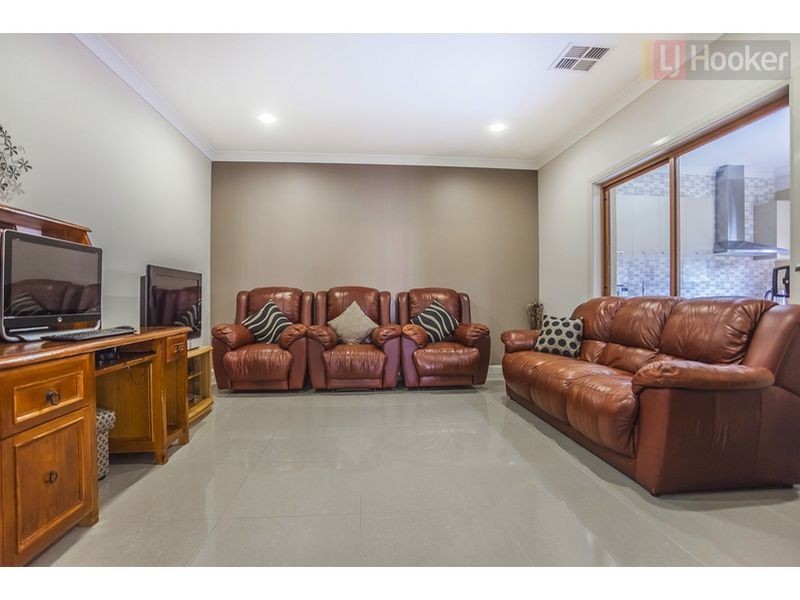 26 Biltmore Crescent, Roxburgh Park VIC 3064